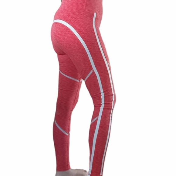 ALO Yoga Continuity Leggings . - Picture 10 of 16